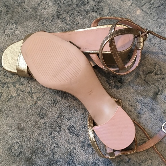 Gold Strappy Sandals Holiday Season 7.5 - Picture 2 of 3